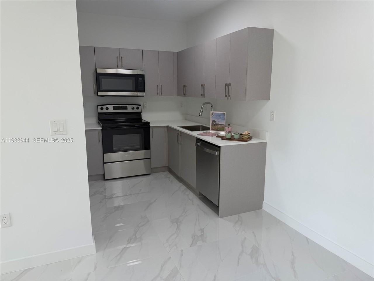 2306 E 4th Ave #106 - Photo 5 of 13