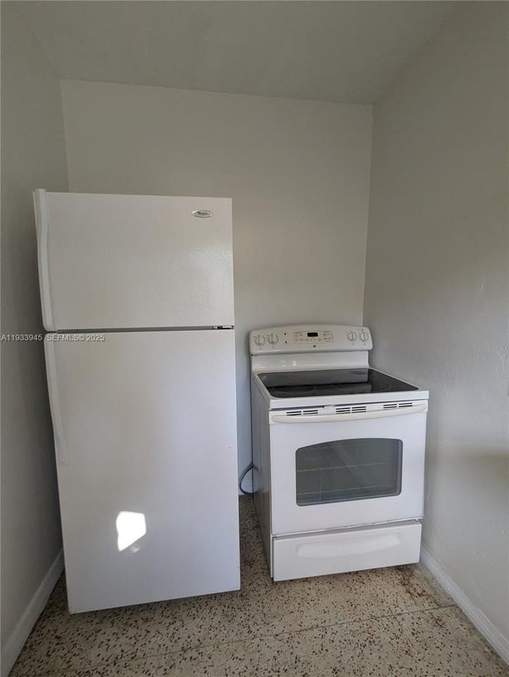 437 Ne 107th St #2 - Photo 6 of 8