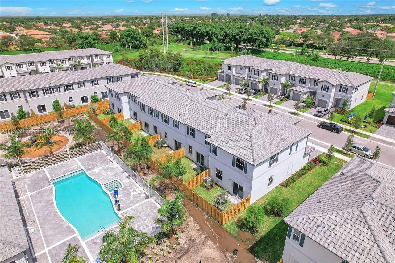 12002 Nw 47th Mnr - Photo 2 of 31