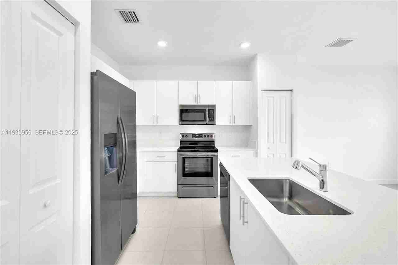 12002 Nw 47th Mnr - Photo 7 of 31