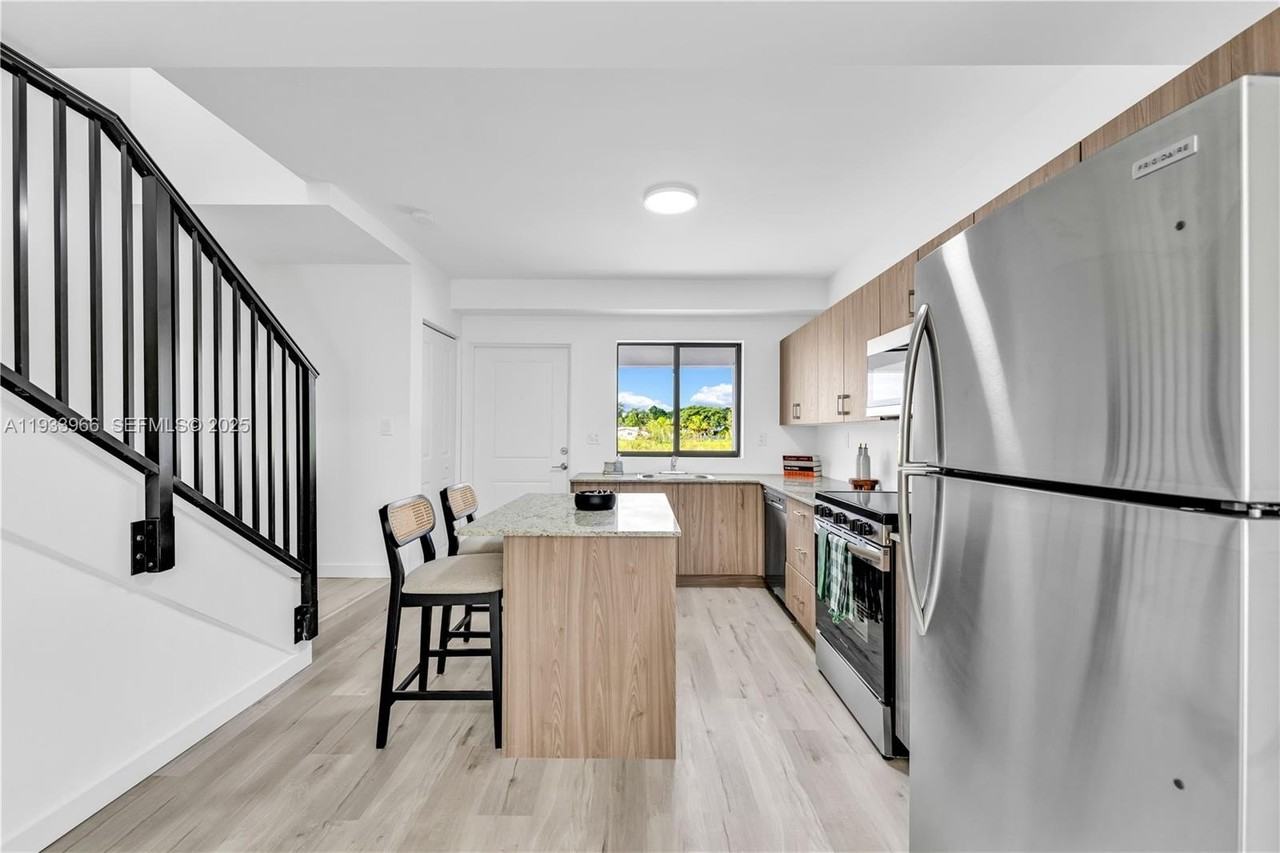 155 Nw 160th St #TH2 - Photo 4 of 28