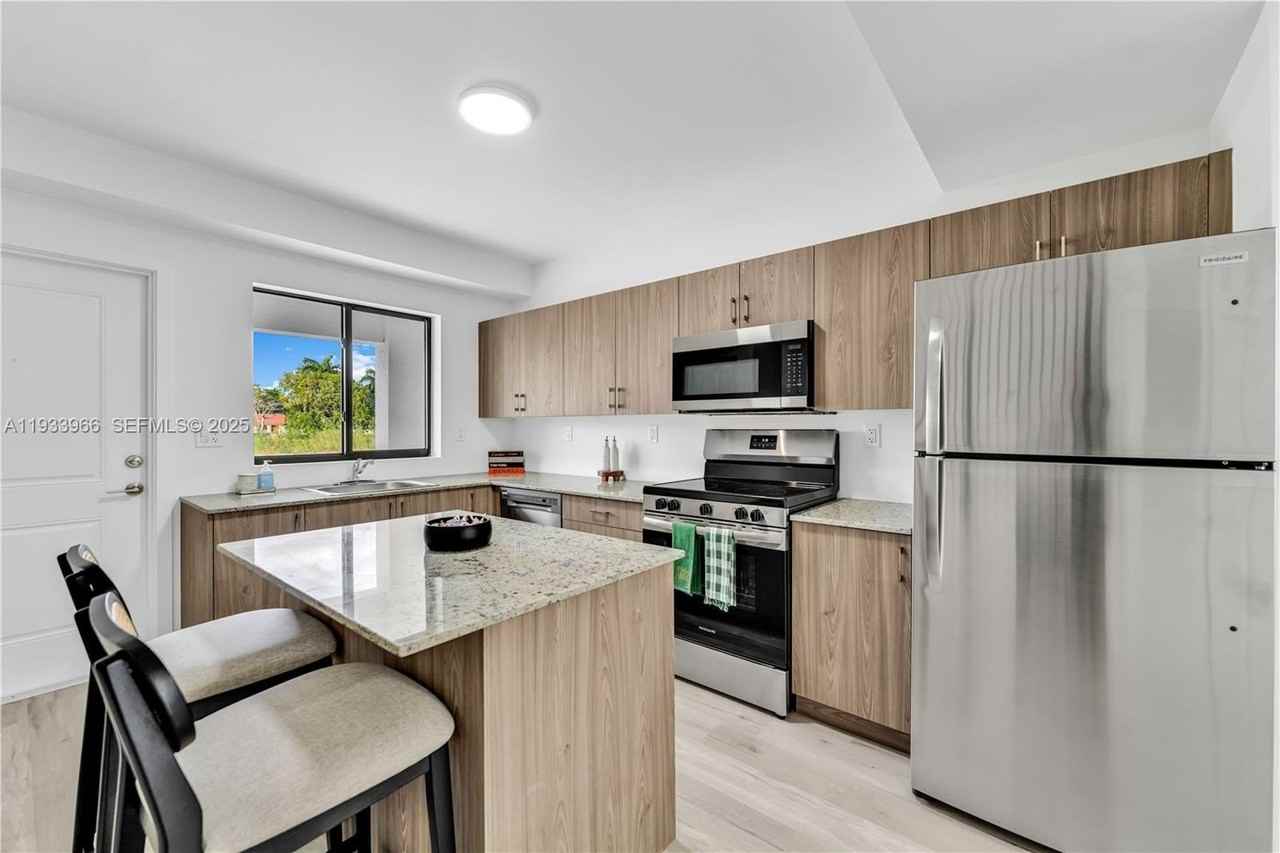 155 Nw 160th St #TH2 - Photo 6 of 28