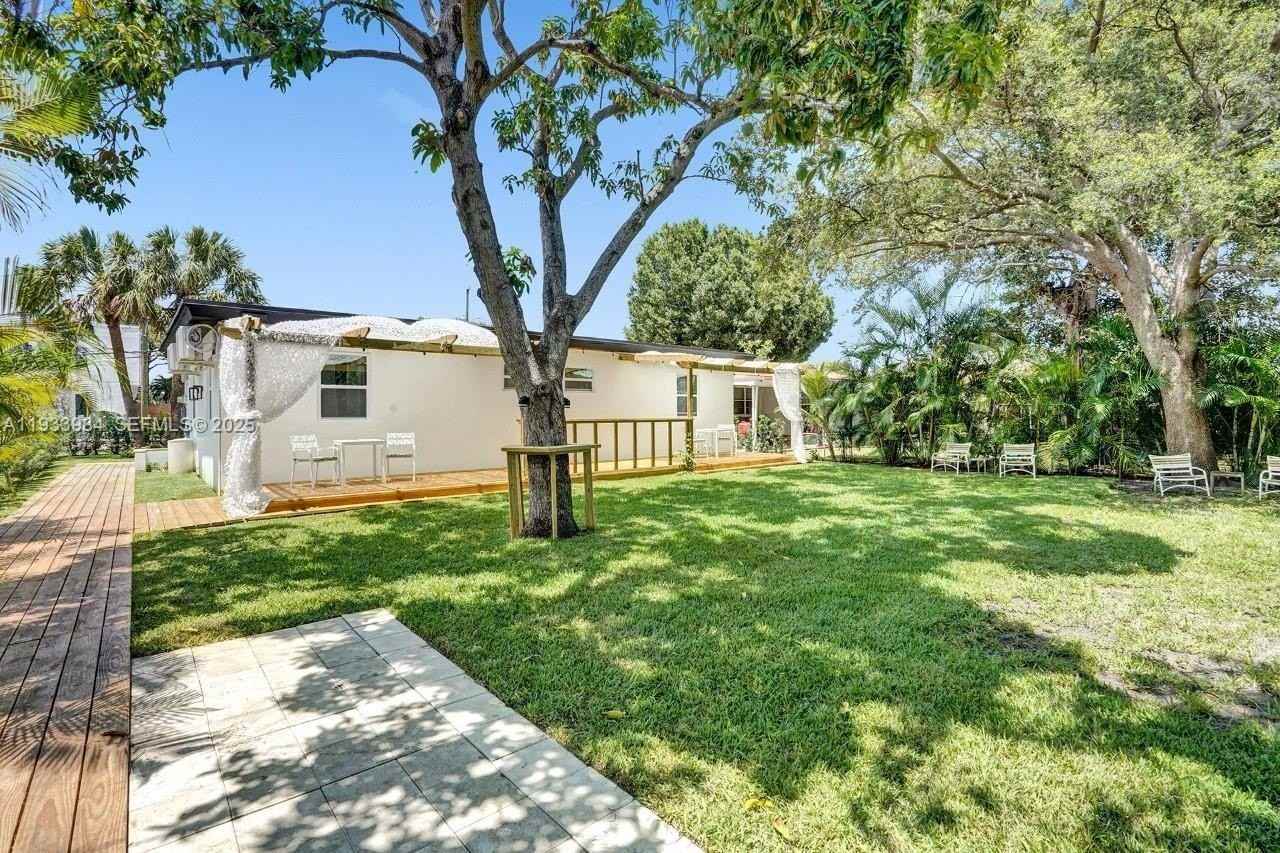 208 Se 4th St #1-2 - Photo 5 of 18