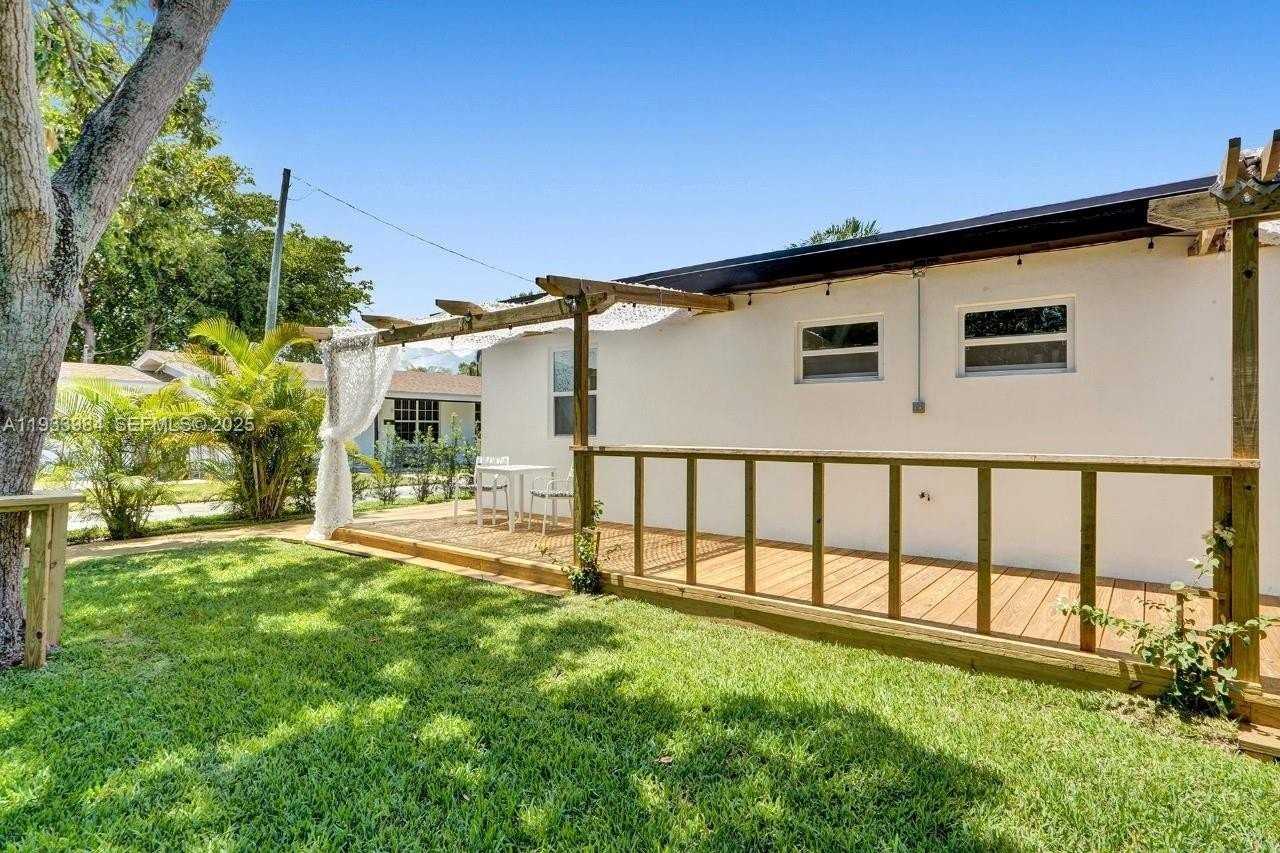 208 Se 4th St #1-2 - Photo 6 of 18