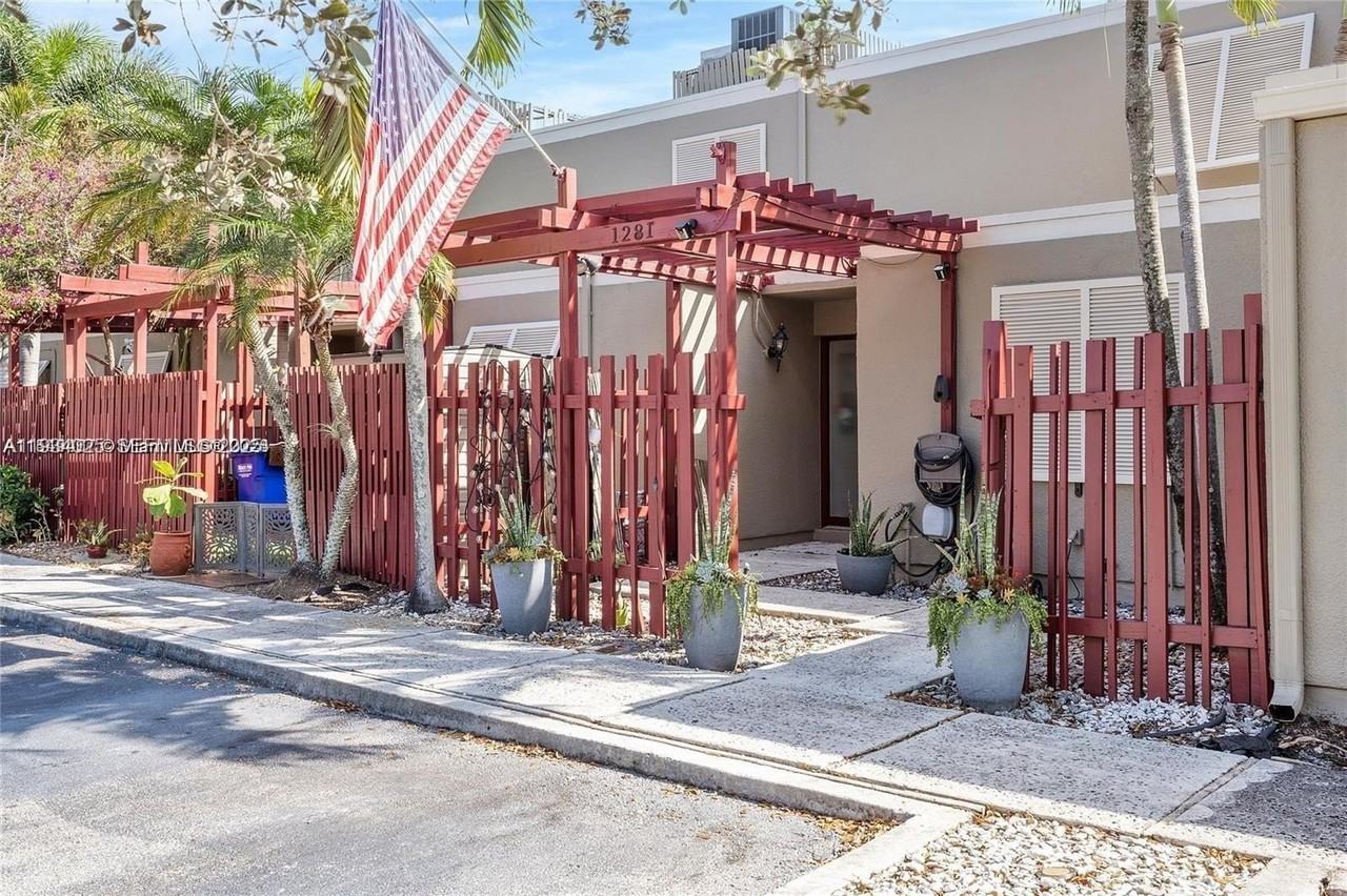 1281 W Fairway Rd #1281 - Photo 4 of 29