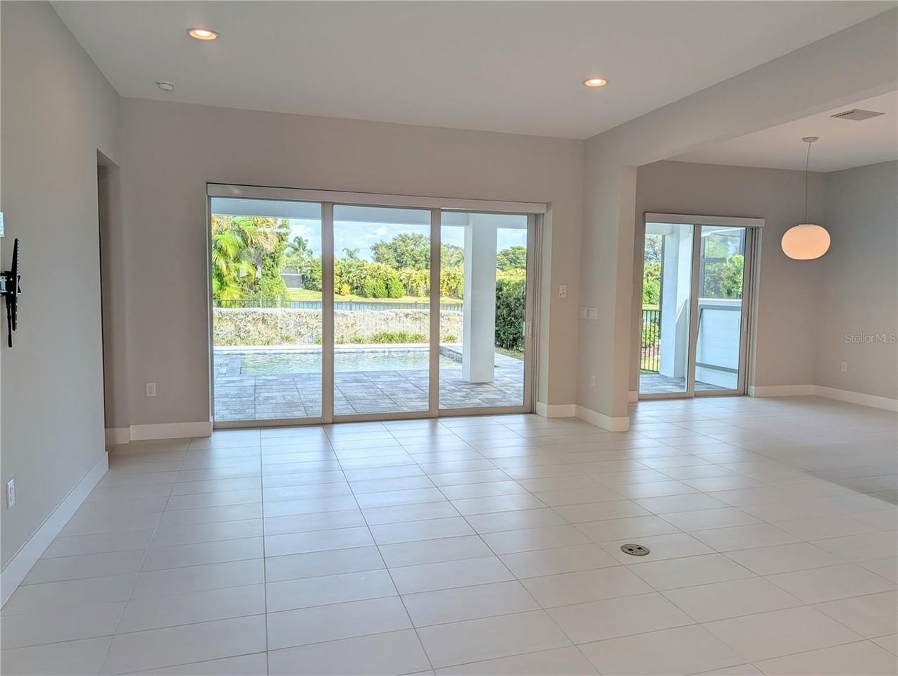 7744 Sandhill Lake Dr - Photo 4 of 35