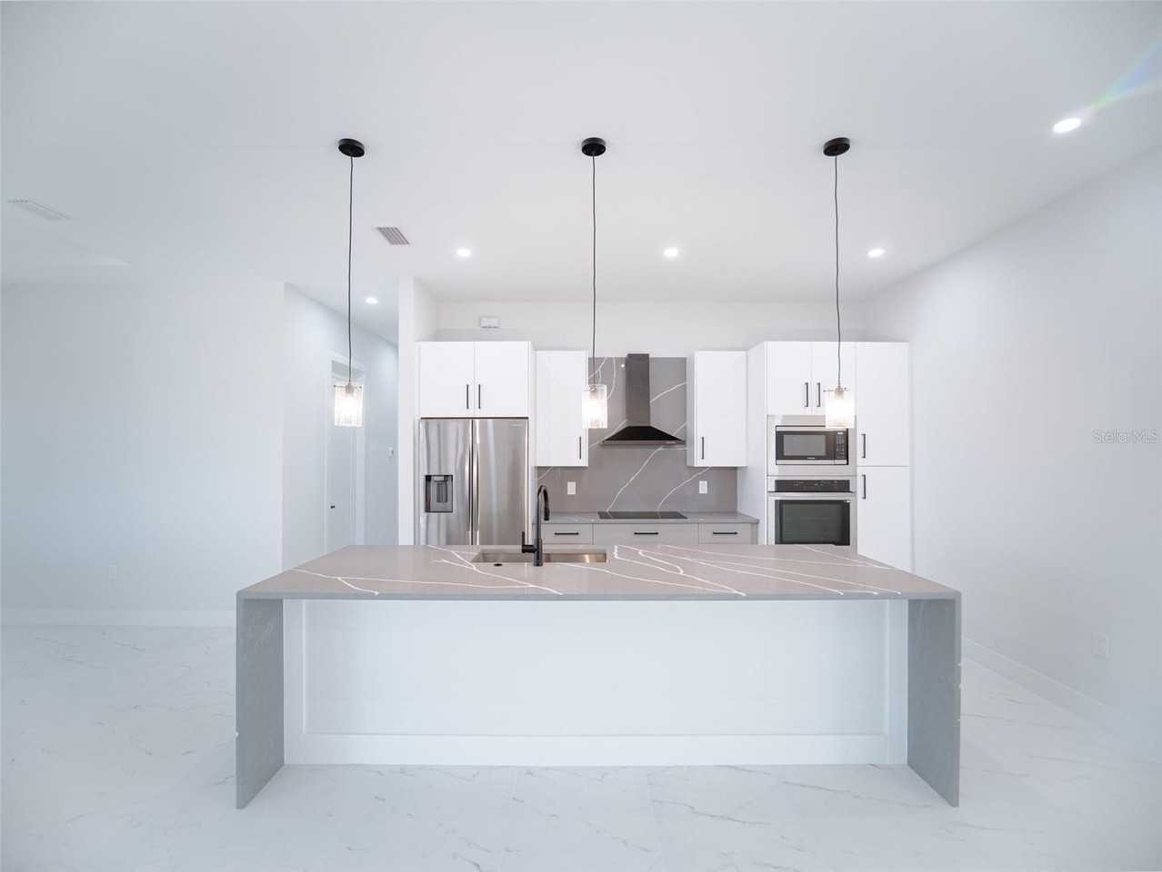 4129 Flamingo Blvd - Photo 7 of 39