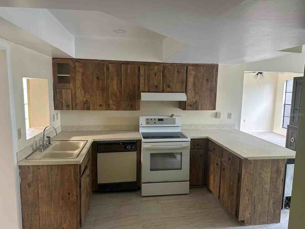 212 N Chestnut Rd - Photo 4 of 15