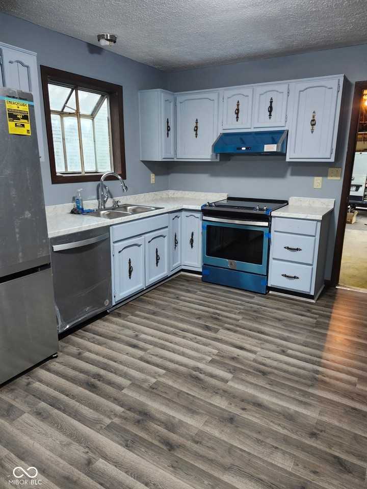 5123 Pappas Dr - Photo 3 of 10