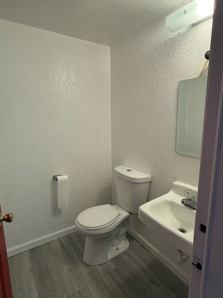 744 SE Jackson St. - Photo 3 of 17