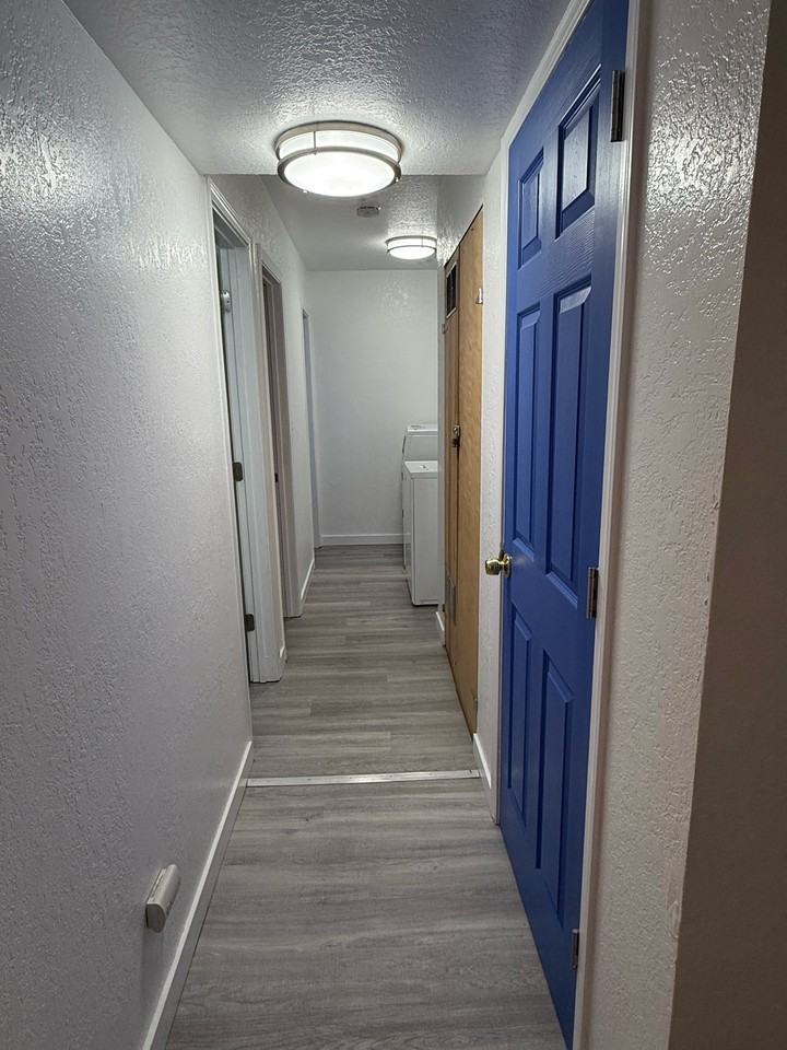 744 SE Jackson St. - Photo 5 of 17