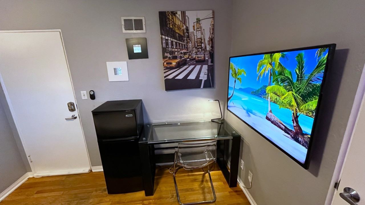 236 North Keech Street - Photo 2 of 23