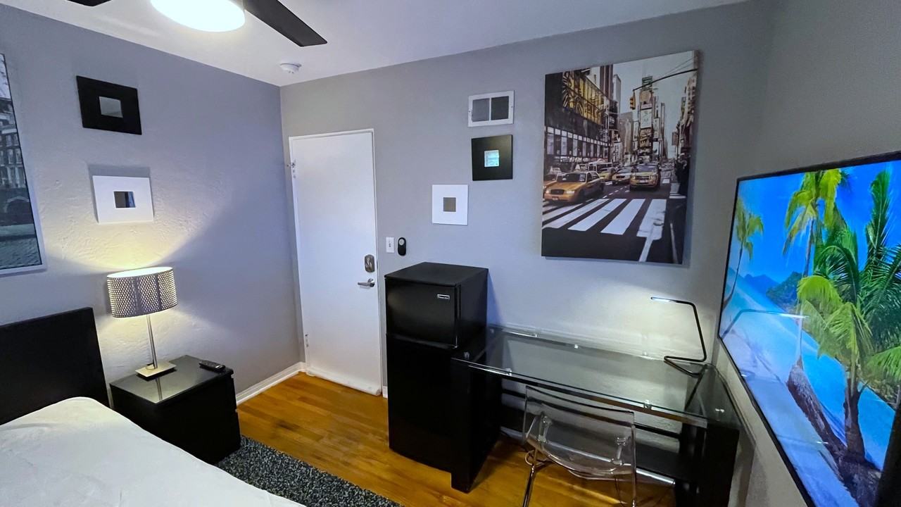 236 North Keech Street - Photo 3 of 23