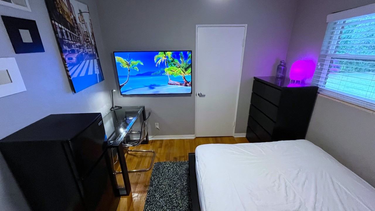 236 North Keech Street - Photo 5 of 23