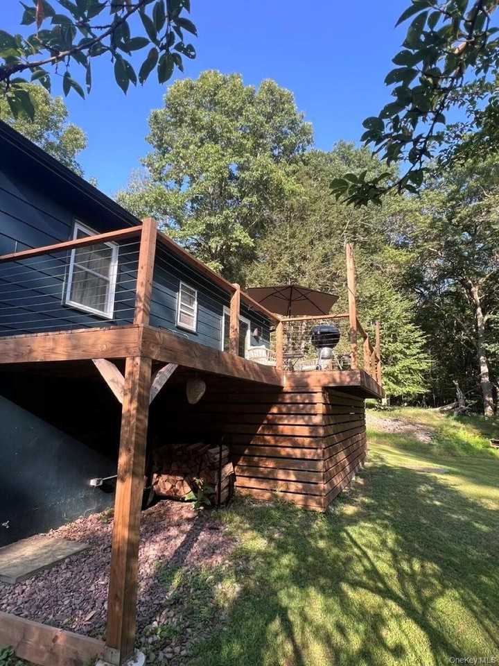 136 School St - Photo 2 of 16