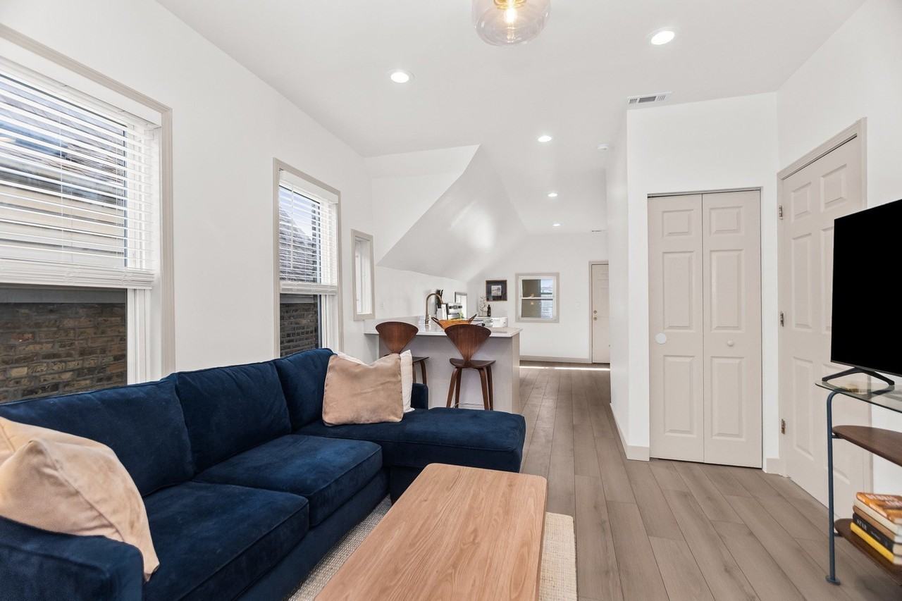 2846 N Troy St Unit 2 #2 - Photo 5 of 18