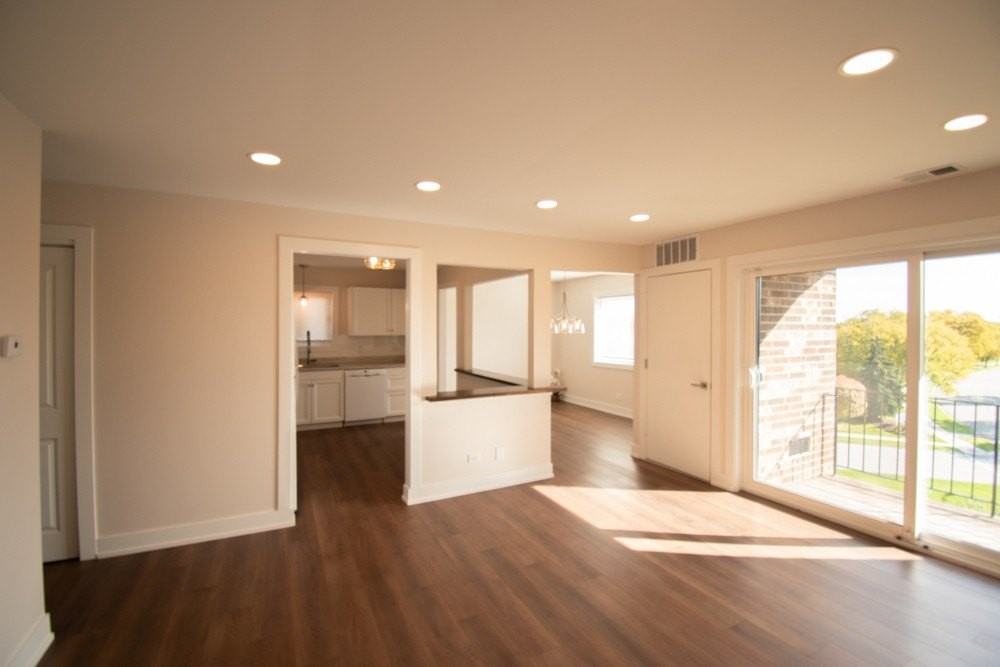 14949 Lakeview Dr Apt 306 #306 - Photo 3 of 19