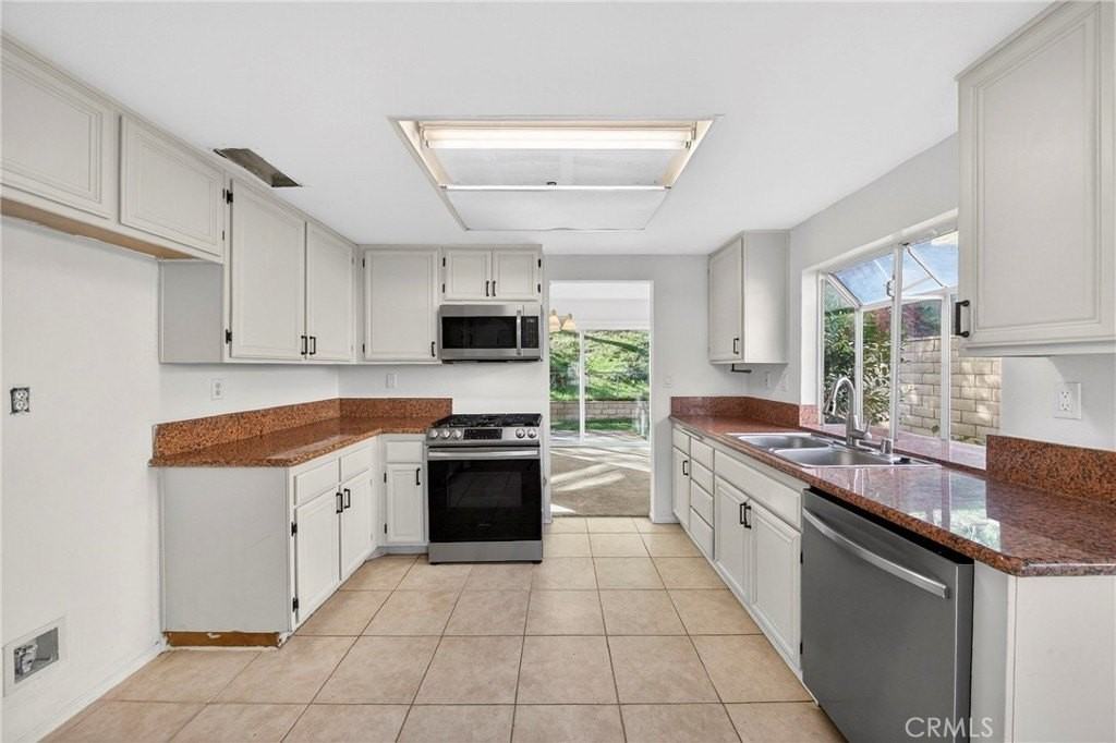 18142 Conestoga Ln - Photo 4 of 20