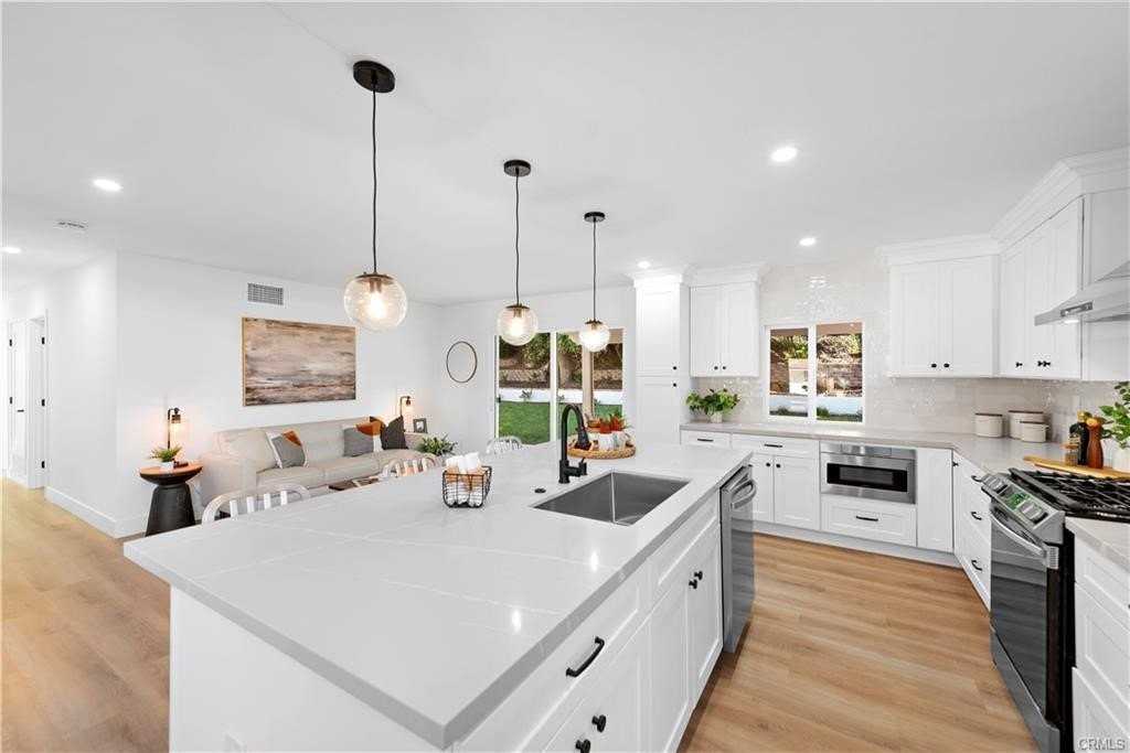 23795 Avenida Columbia - Photo 4 of 28