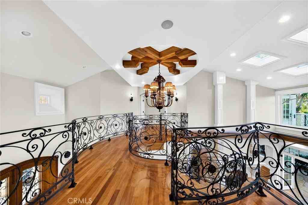 4609 Palos Verdes Dr N - Photo 7 of 50