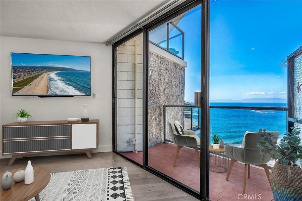 531 Esplanade #903 - Photo 4 of 26