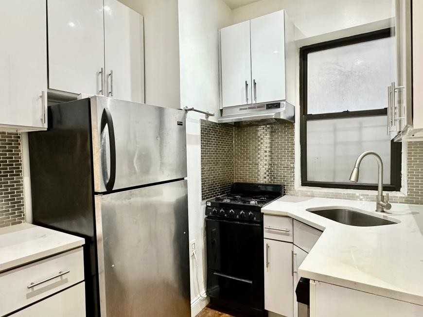 523 W 135th St - Photo 3 of 10