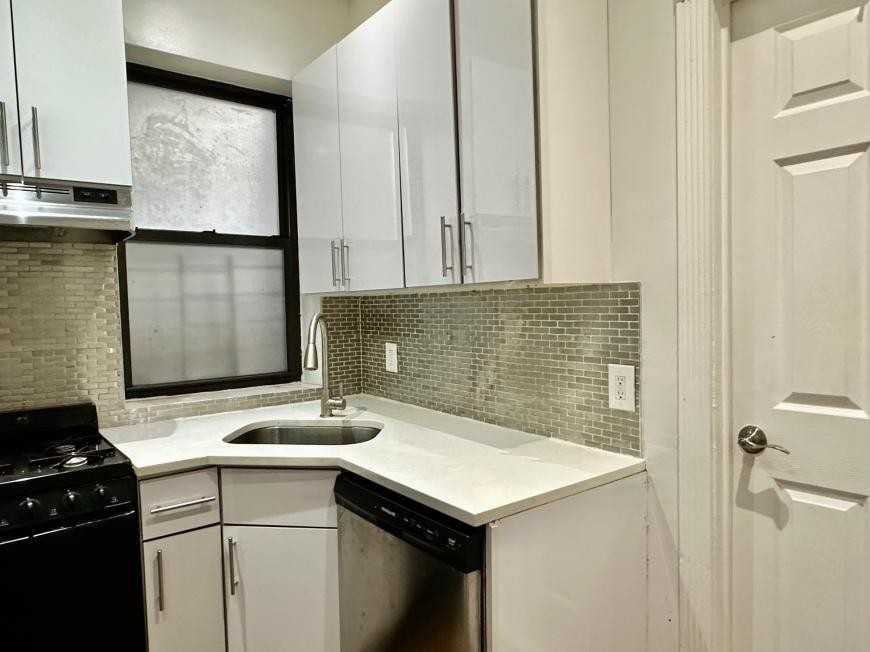 523 W 135th St - Photo 4 of 10