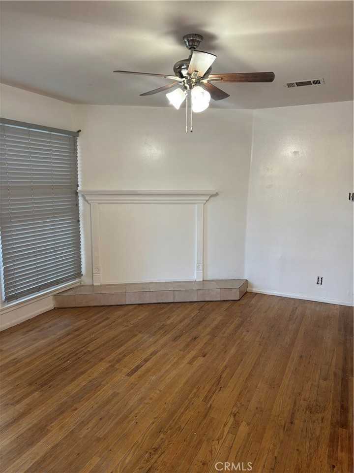 3562 Holding St - Photo 3 of 13