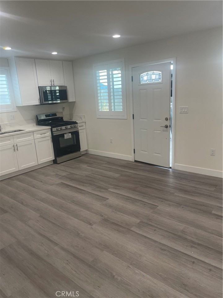 4656 Bell Pl #B - Photo 4 of 15