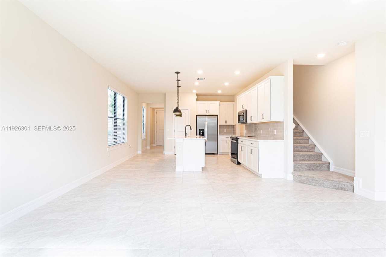 8648 Escue Street - Photo 3 of 7