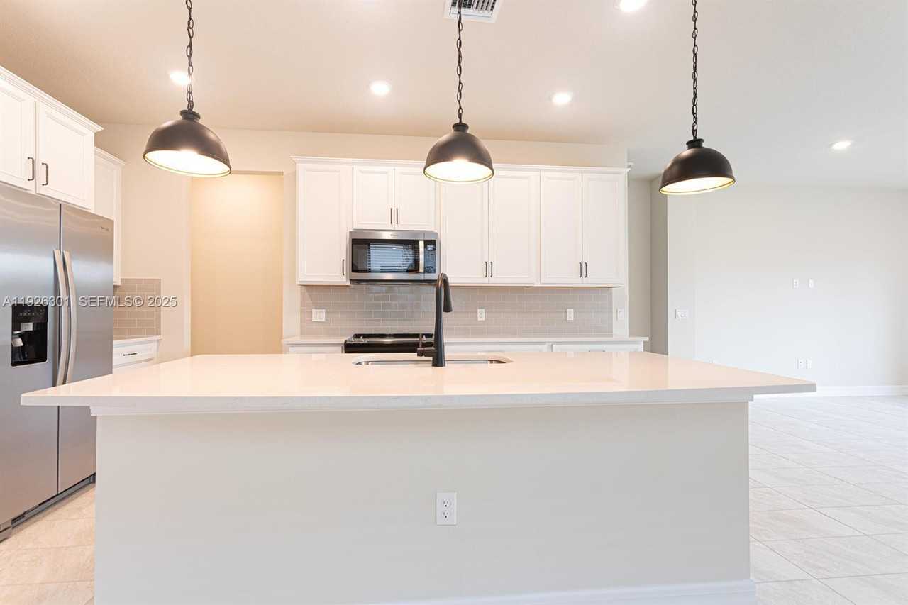 8648 Escue Street - Photo 5 of 7