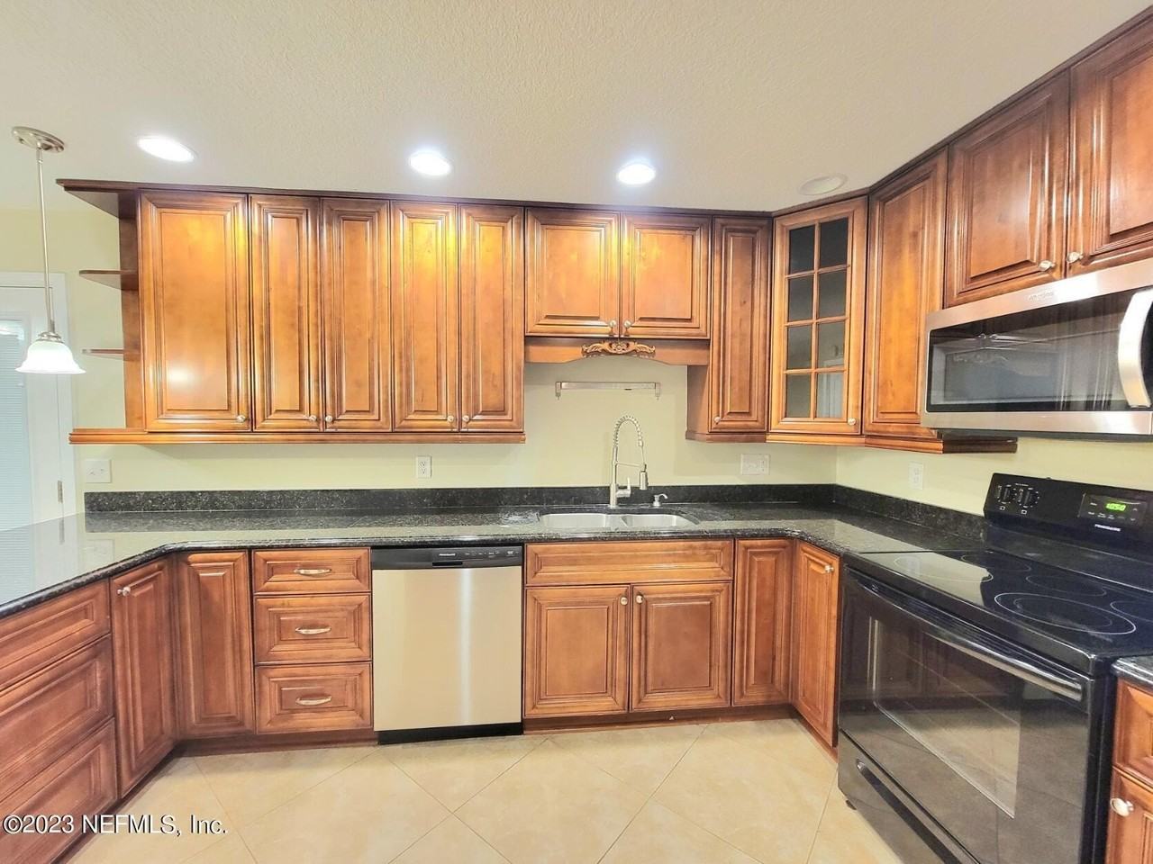 11640 Wellington Way - Photo 2 of 35