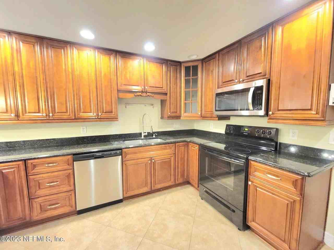 11640 Wellington Way - Photo 3 of 35