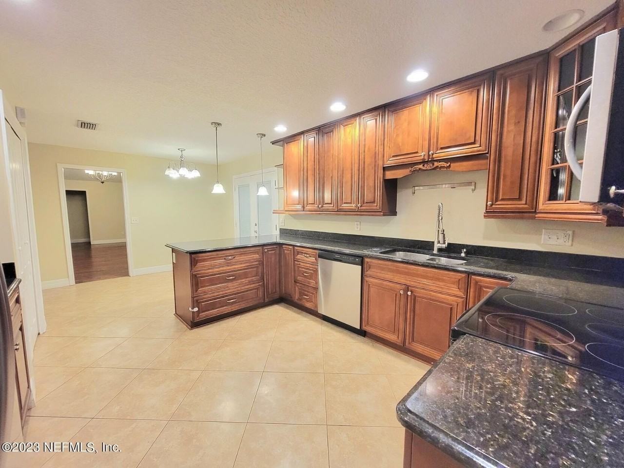 11640 Wellington Way - Photo 4 of 35