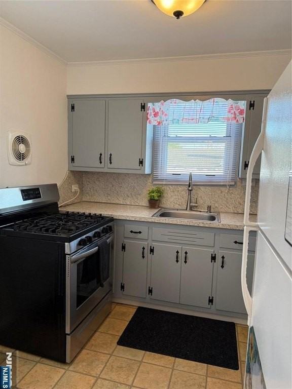 328 Lambert Ave - Photo 6 of 13