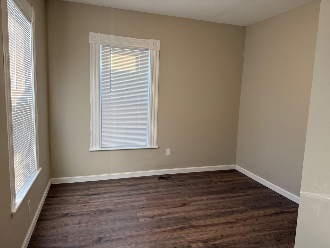 347 Spruce St - Photo 4 of 15