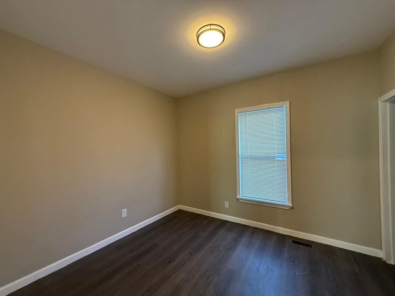 347 Spruce St - Photo 5 of 15