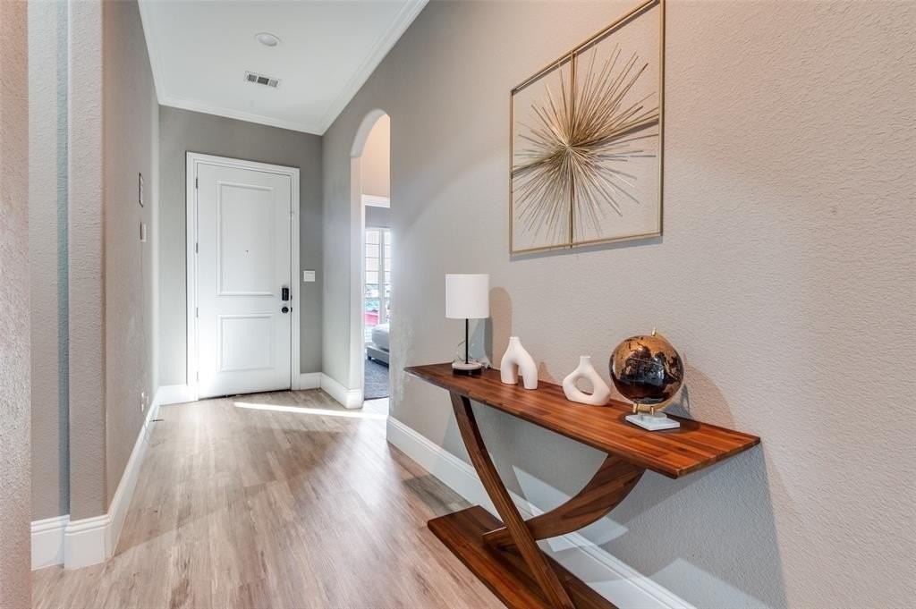 1016 Winters St - Photo 3 of 25