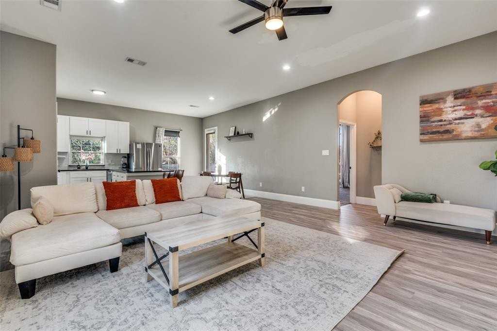 1016 Winters St - Photo 6 of 25