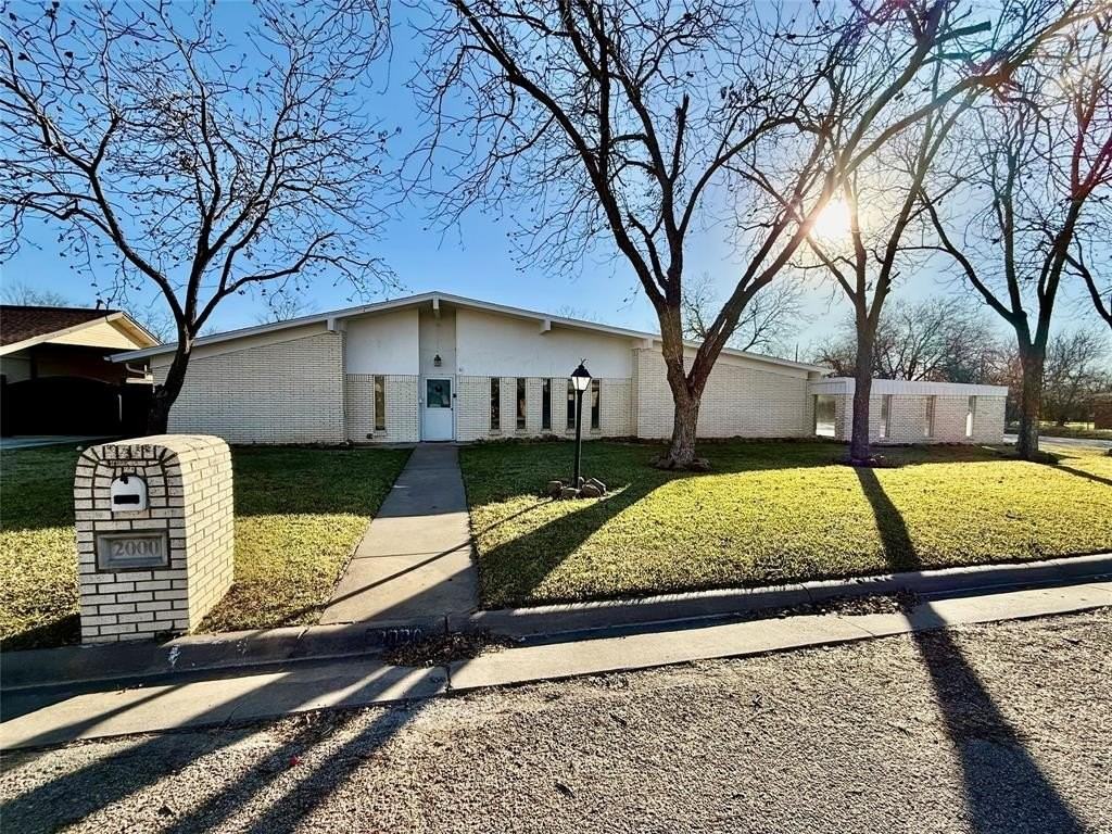 2000 Se 10th St - Photo 2 of 29