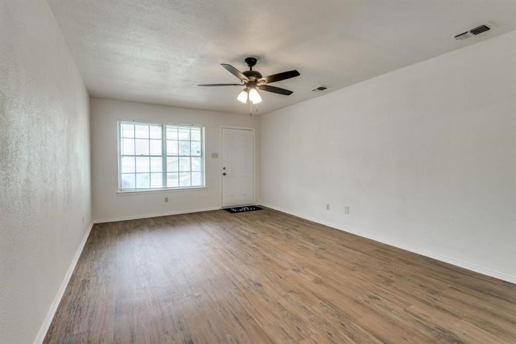 1422 Deborah Ave - Photo 3 of 20