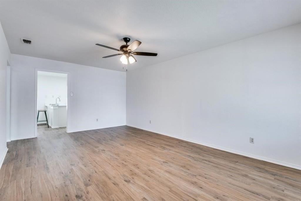 1422 Deborah Ave - Photo 4 of 20