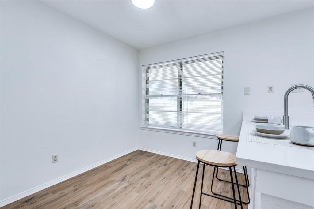 1422 Deborah Ave - Photo 6 of 20