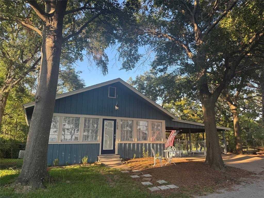 108 Point O View St - Photo 4 of 38