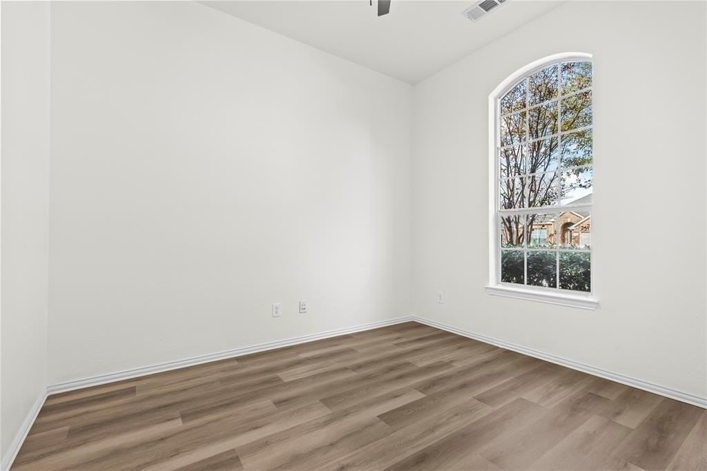 2698 Lake Ridge Dr - Photo 4 of 29