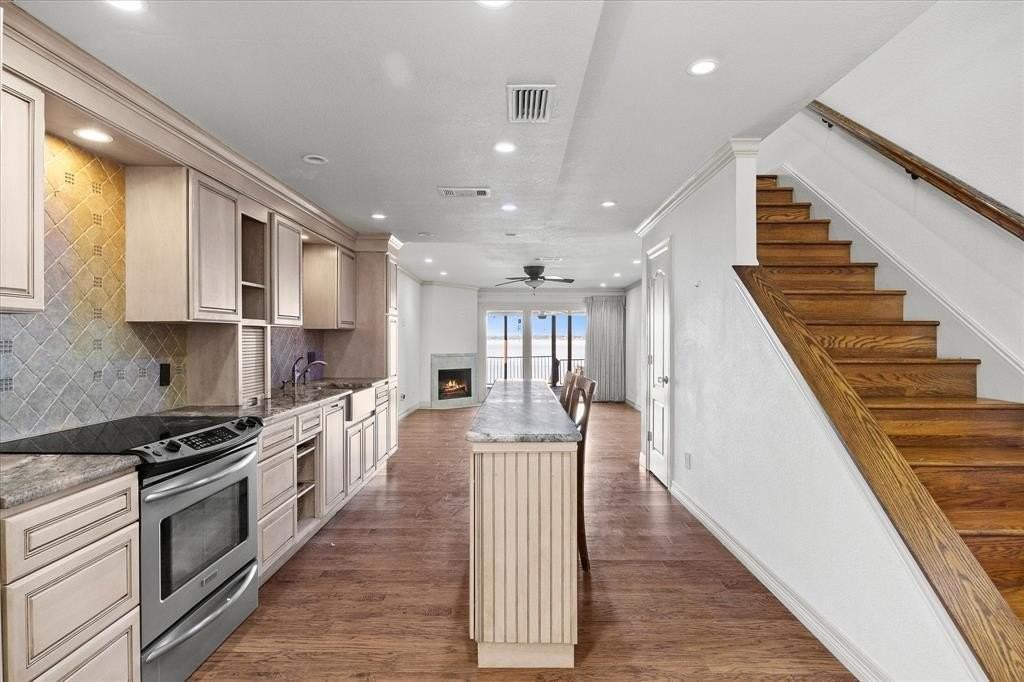 3830 Mediterranean St - Photo 3 of 23