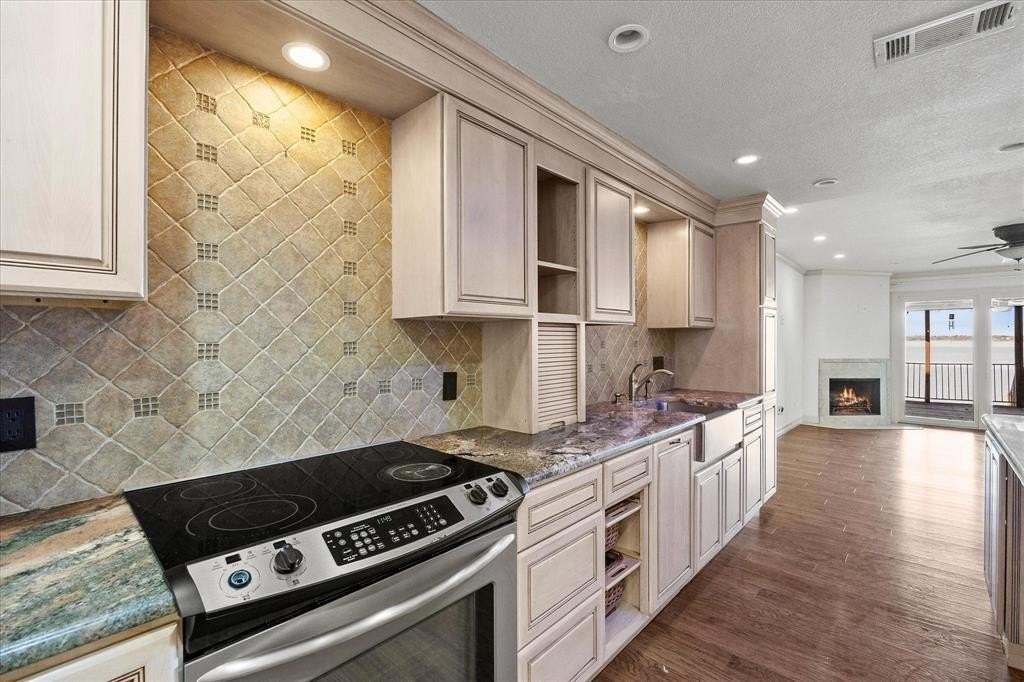 3830 Mediterranean St - Photo 4 of 23