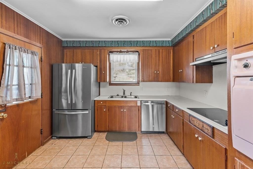 410 Haynes Ave - Photo 7 of 26