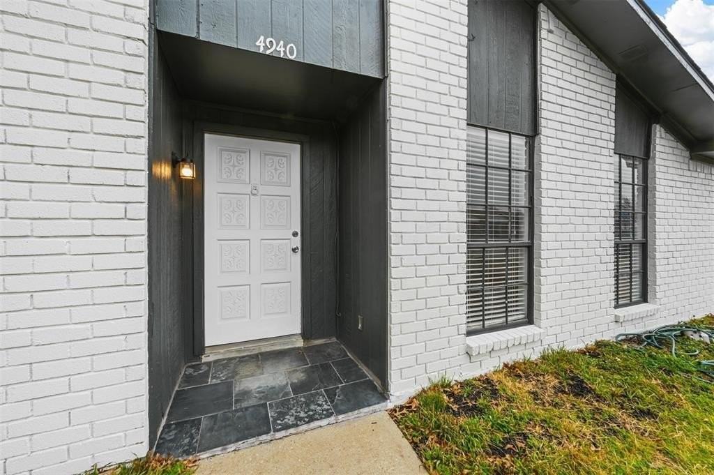 4940 Watkins Dr - Photo 3 of 23