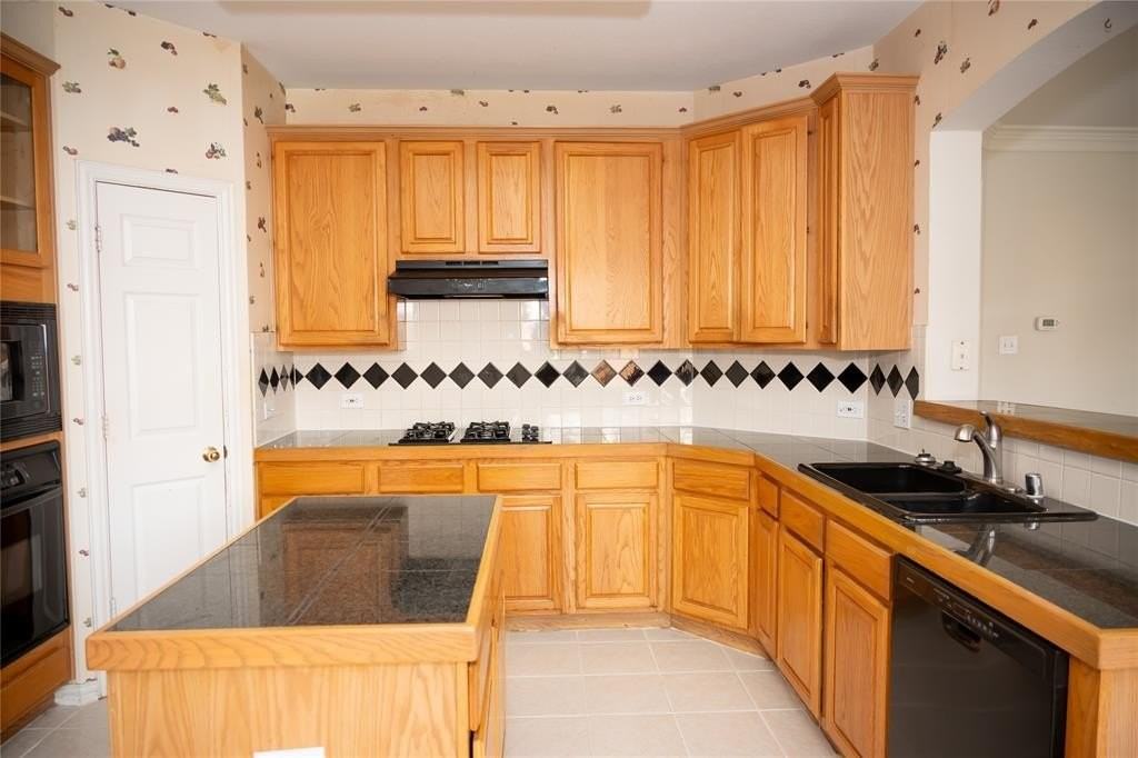 8416 Mesa Verde Dr - Photo 5 of 26